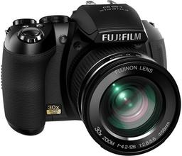Объектив камеры Fujifilm FinePix HS10 охватывает диапазон 24-720 мм (30-кратный «зум»)